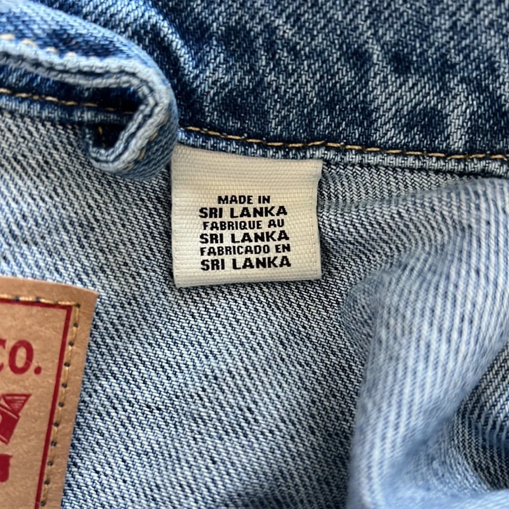 NWT Levi’s Original Denim Trucker Jacket with Puffed Sleeves